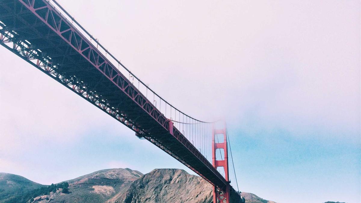 退役运动员因长期服用队医提供的止痛药而成瘾，却无法证明与俱乐部的直接因果关系，索赔无门。